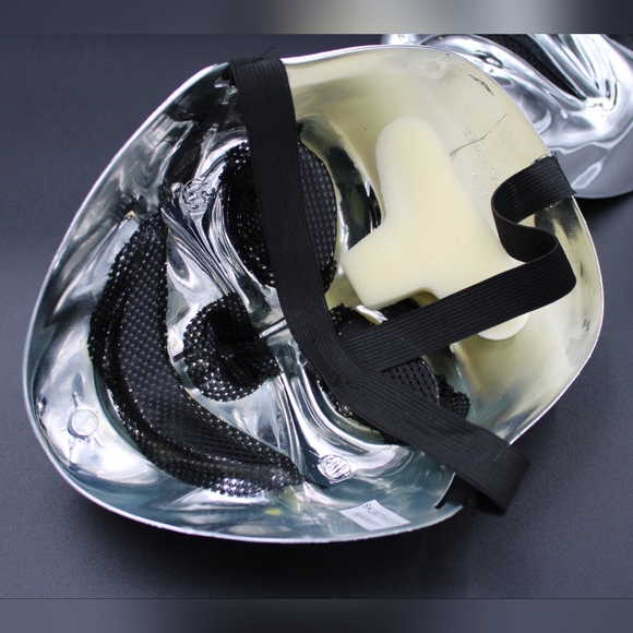 Halloween Mirrored and Black Mesh Mask OS - Picture 3 of 8